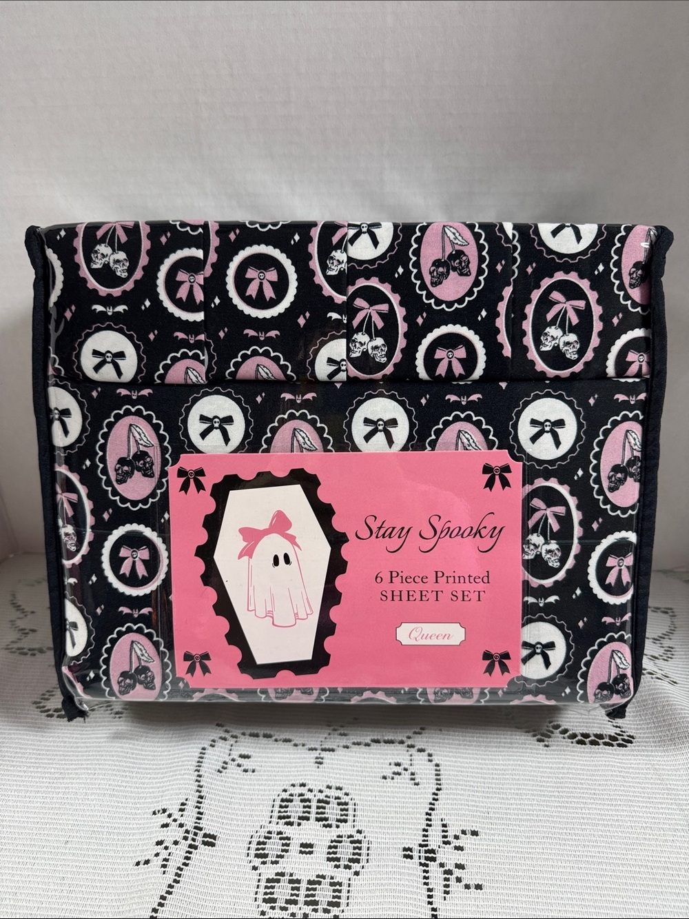 Stay Spooky Queen 6 Piece Sheet Set Black Pink Frames Skulls Bows Bats Halloween